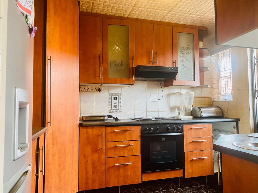 To Let 3 Bedroom Property for Rent in Geelhoutpark North West